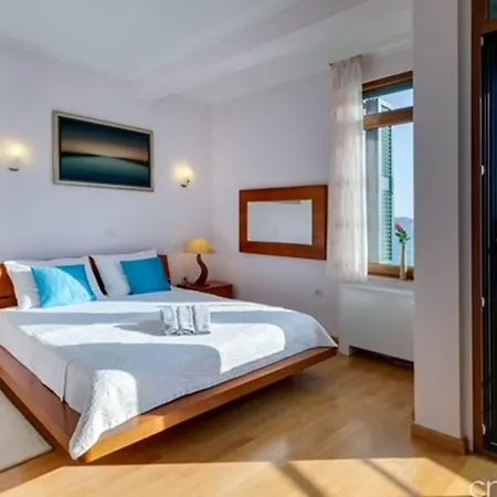 Villa Super Luxuriose Directly On The Sea *