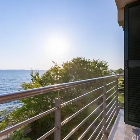 Villa Super Luxuriose Directly On The Sea Kožino