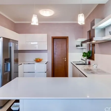 Super Luxuriose Directly On The Sea Villa