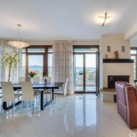 Villa Super Luxuriose Directly On The Sea *