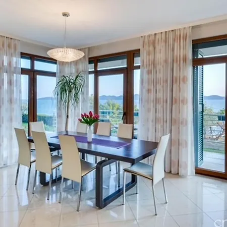 Villa Super Luxuriose Directly On The Sea Kožino